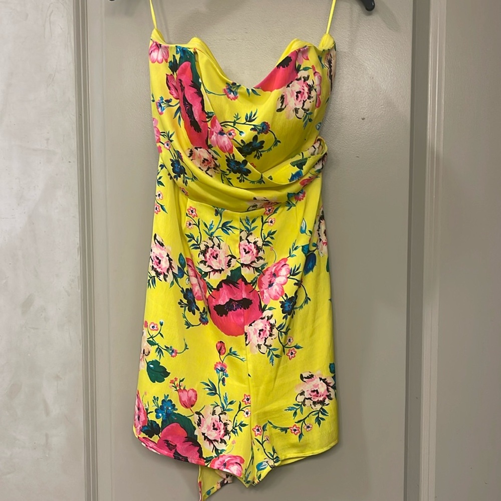 Express romper 100% Polyester strapless short worn only once.